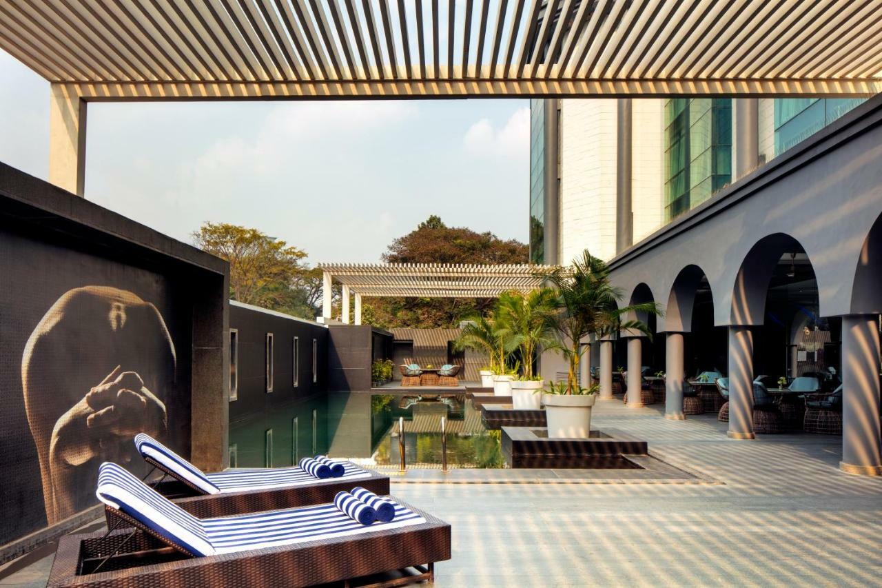 Отель Radisson Blu Atria Bengaluru Экстерьер фото